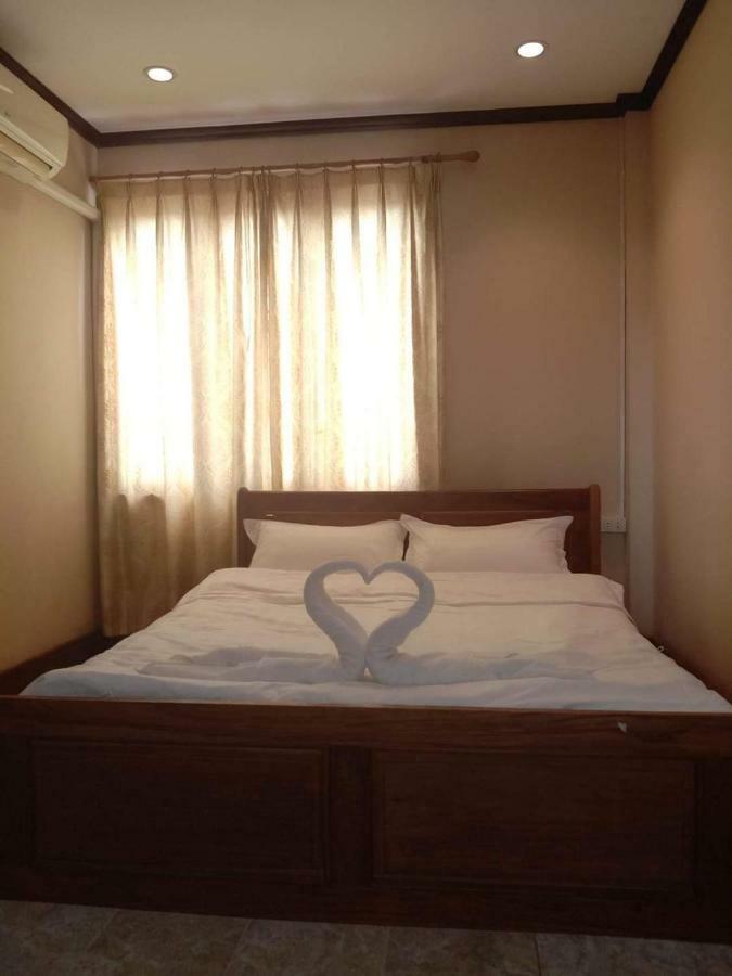 Green Land Hotel Ban Nongdouang Екстер'єр фото