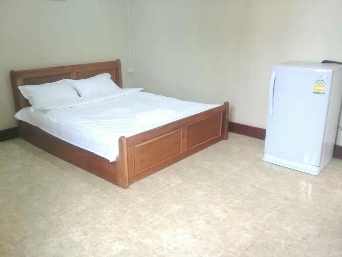 Green Land Hotel Ban Nongdouang Екстер'єр фото