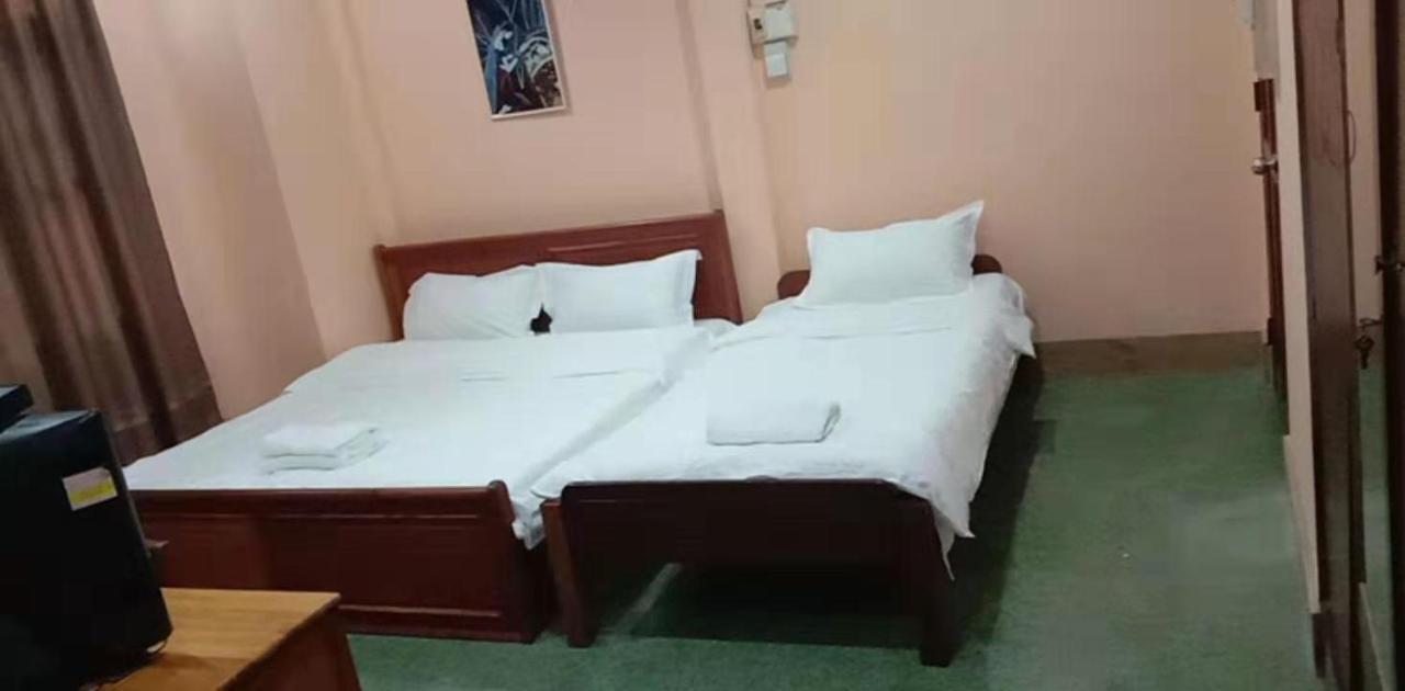 Green Land Hotel Ban Nongdouang Екстер'єр фото
